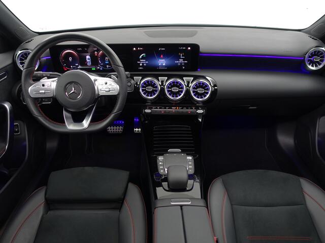 Mercedes-Benz A-KLASSE 250 e AMG Night Edition Aut- Panoramadak, Sfeerverlichting, Carplay, Android Auto, Xenon Led, Elek Trekhaak