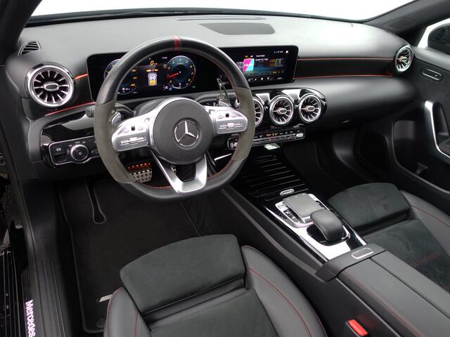 Mercedes-Benz A-KLASSE 200 AMG Premium Plus- Aero Kit, Panoramadak, Sfeerverlichting, Sportuitlaat, Alcantara Interieur Afwerking