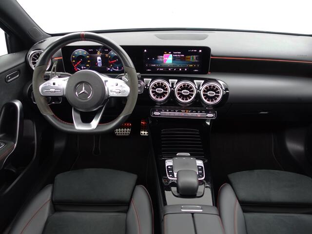Mercedes-Benz A-KLASSE 200 AMG Premium Plus- Aero Kit, Panoramadak, Sfeerverlichting, Sportuitlaat, Alcantara Interieur Afwerking