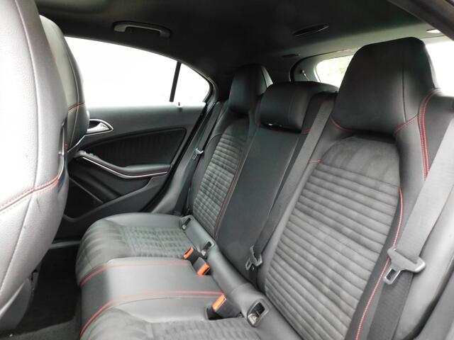 Mercedes-Benz A-KLASSE 180 Prestige PANODAK! FULLMAP NAVI! CRUISE! AIRCO! LM VELGEN!