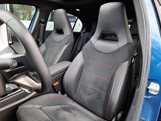 Mercedes-Benz A-KLASSE 250 e | Panoramadak | AMG | Burmester Surround Sound | Night Pakket | Apple CarPlay | Android Auto | Sfeerverlichting | Stoelverwarming | Achteruitrijcamera | Elektrisch Inklapbare Buitenspiegels