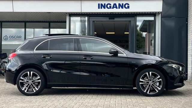 Mercedes-Benz A-KLASSE 250 e Premium | Pano | Sfeer | Leer | Navi