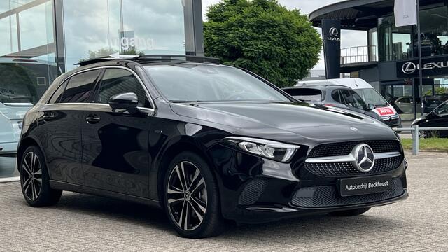 Mercedes-Benz A-KLASSE 250 e Premium | Pano | Sfeer | Leer | Navi