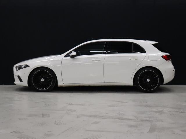 Mercedes-Benz A-KLASSE 200 Launch Edition [SCHUIFKANTELDAK, CAMERA, SPORTSTOELEN, STOELVERWARMING, FLIPPERS, CRUISE, NIEUWSTAAT]