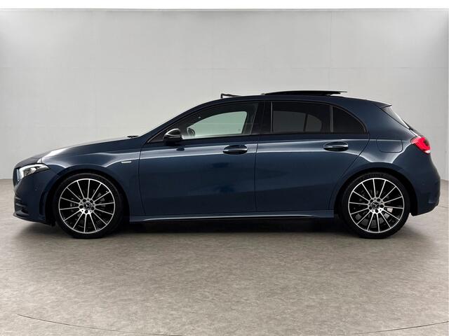 Mercedes-Benz A-KLASSE 180 AMG Pano Sfeer LED Virtual Clima Cruise Camera Carplay Navi PDC 19"LMV