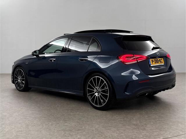 Mercedes-Benz A-KLASSE 180 AMG Pano Sfeer LED Virtual Clima Cruise Camera Carplay Navi PDC 19"LMV