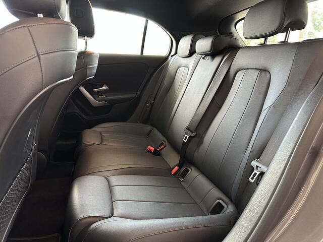Mercedes-Benz A-KLASSE 180 Business Solution Luxury STOELVERWARMING | ACHTERUITRIJCAMERA | PARKEERSENSOREN VOOR-/ACHTER | APPLE CARPLAY/ANDROID AUTO