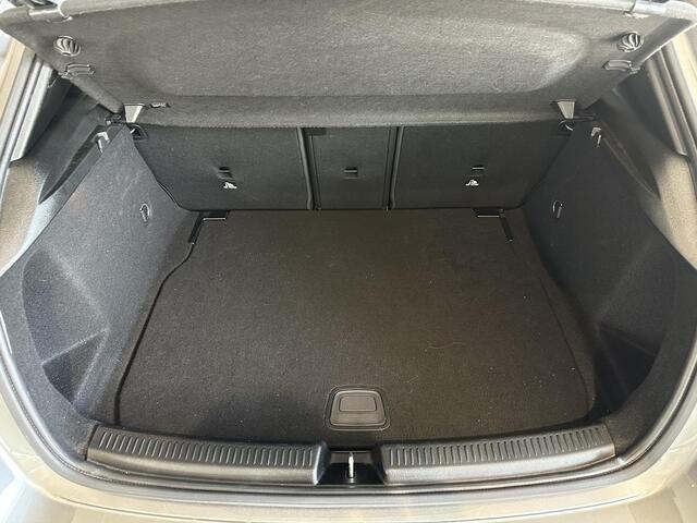 Mercedes-Benz A-KLASSE 180 Business Solution Luxury STOELVERWARMING | ACHTERUITRIJCAMERA | PARKEERSENSOREN VOOR-/ACHTER | APPLE CARPLAY/ANDROID AUTO
