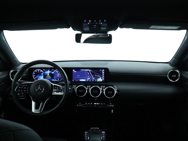 Mercedes-Benz A-KLASSE 180 Business Solution | Achteruitrijcamera | Navigatie | Stoelverwarming | Cruisecontrol | Inclusief 24 maanden MB Certified garantie voor Europa.