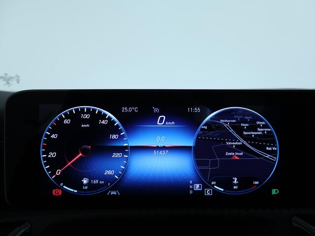 Mercedes-Benz A-KLASSE 180 Business Solution | Achteruitrijcamera | Navigatie | Stoelverwarming | Cruisecontrol | Inclusief 24 maanden MB Certified garantie voor Europa.