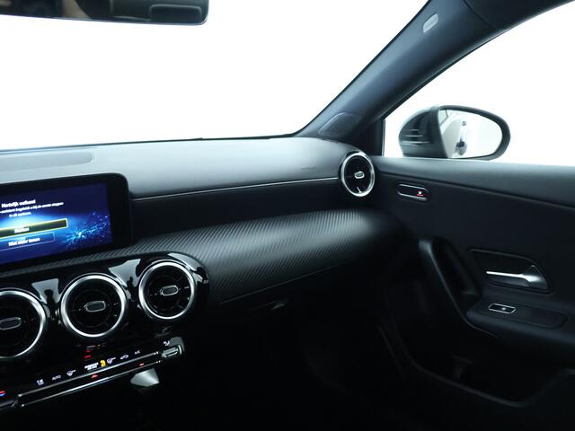 Mercedes-Benz A-KLASSE 180 Business Solution | Achteruitrijcamera | Navigatie | Stoelverwarming | Cruisecontrol | Inclusief 24 maanden MB Certified garantie voor Europa.