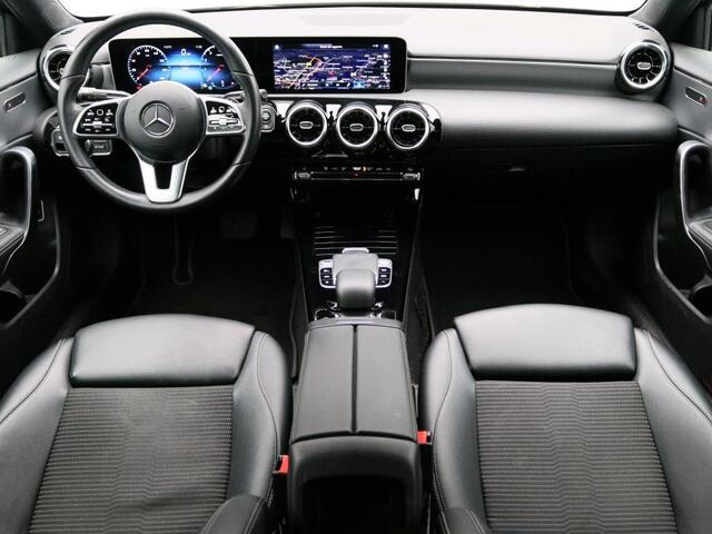 Mercedes-Benz A-KLASSE 180 Aut. Luxury M-BUX | LED | Navi | Camera | CarPlay