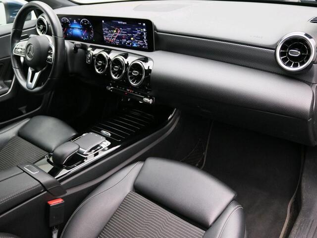 Mercedes-Benz A-KLASSE 180 Aut. Luxury M-BUX | LED | Navi | Camera | CarPlay