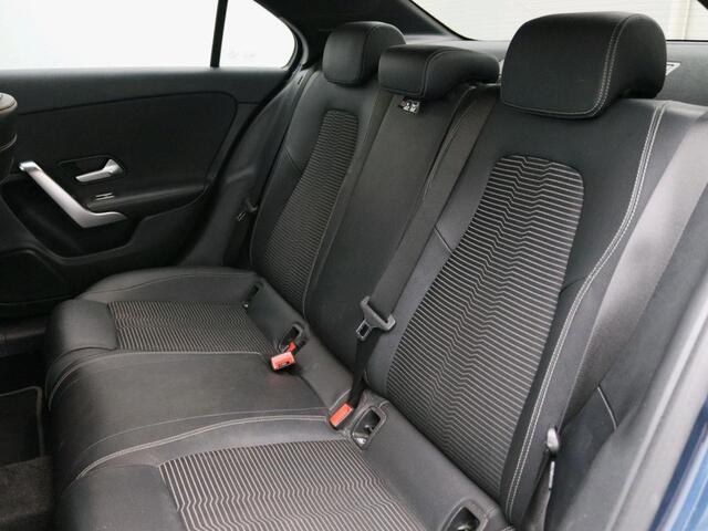 Mercedes-Benz A-KLASSE 180 Aut. Luxury M-BUX | LED | Navi | Camera | CarPlay