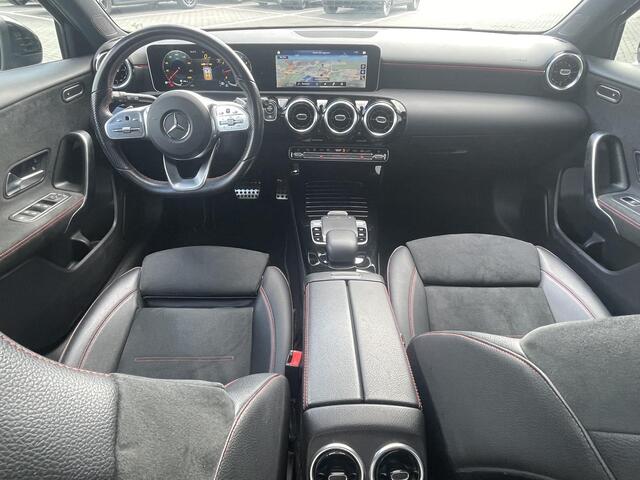 Mercedes-Benz A-KLASSE 180 AMG line | Night | Panoramadak |