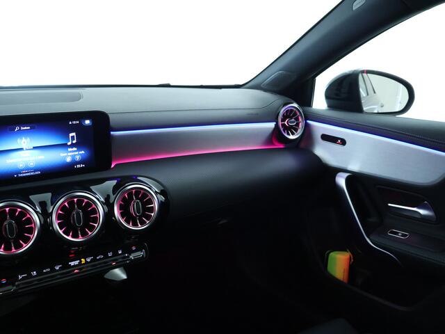 Mercedes-Benz A-KLASSE 250 e Premium Plug-In Hybride | Panoramadak | 360° camera | Distronic | Leder | Sfeerverlichting | Inclusief 24 maanden MB Certified garantie voor Europa.