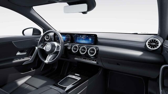 Mercedes-Benz A-KLASSE 180 Star Edition Luxury Line LIMITED | Trekhaak | Dodehoekassistent | 18" lichtmetalen velgen