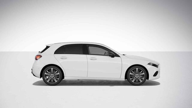 Mercedes-Benz A-KLASSE 180 Star Edition Luxury Line LIMITED | Trekhaak | Dodehoekassistent | 18" lichtmetalen velgen