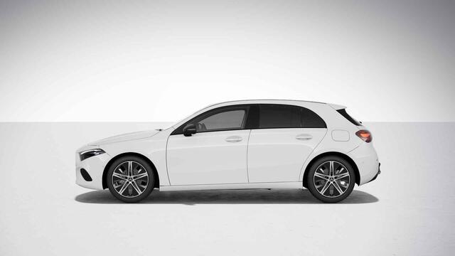 Mercedes-Benz A-KLASSE 180 Star Edition Luxury Line LIMITED | Trekhaak | Dodehoekassistent | 18" lichtmetalen velgen