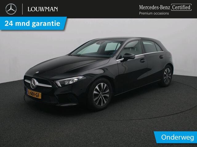Mercedes-Benz A-KLASSE 180 Ledkoplampen | Achteruitrijcamera |Stoelverwarming voor. Inclusief 24 maanden MB Certified garantie voor Europa.