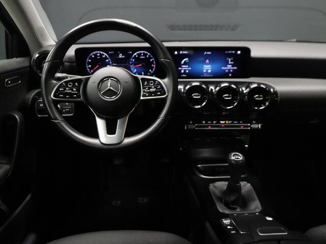 Mercedes-Benz A-KLASSE 160 Business Solution [DIGITAL DASHBOARD, APPLE CARPLAY, ANDROID, CAMERA, PDC V+A, STOELVERWARMING, CRUISE, NIEUWSTAAT]