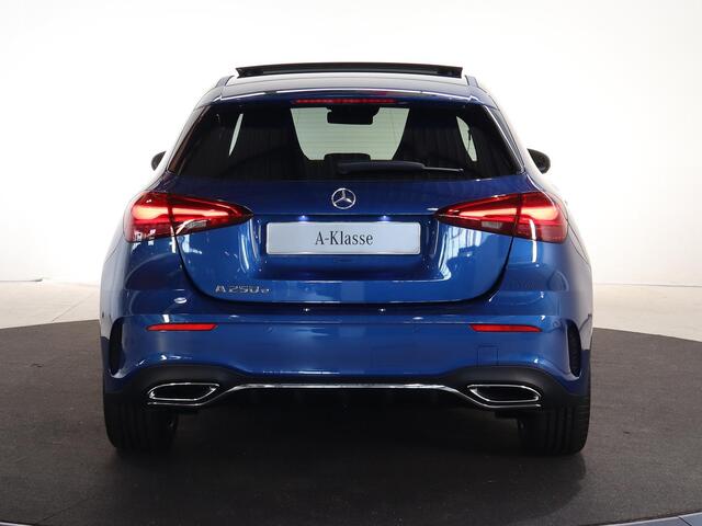 Mercedes-Benz A-KLASSE 250 e Star Edition AMG Line LIMITED | AMG Line Plus | | Panoramaschuifdak | Head-up display | Multibeam LED | Elektrisch voorstoelen met geheugen |