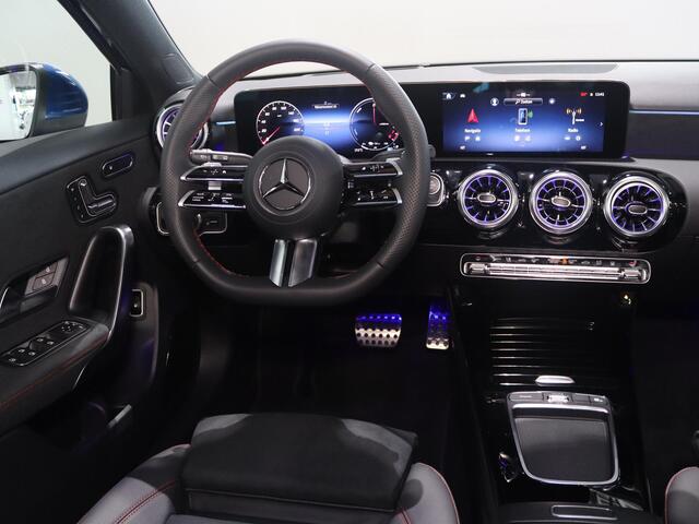 Mercedes-Benz A-KLASSE 250 e Star Edition AMG Line LIMITED | AMG Line Plus | | Panoramaschuifdak | Head-up display | Multibeam LED | Elektrisch voorstoelen met geheugen |