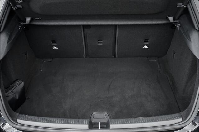 Mercedes-Benz A-KLASSE 250 Premium Plus AMG-Line Night Pano Burmester Ambiente
