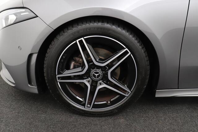 Mercedes-Benz A-KLASSE 180 Aut. AMG Night-Pakket Pano-dak Memory Camera