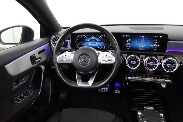 Mercedes-Benz A-KLASSE 180 Aut. AMG Night-Pakket Pano-dak Memory Camera