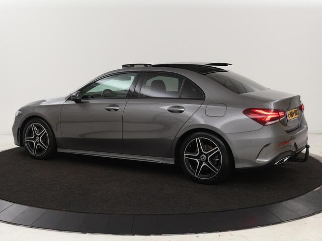 Mercedes-Benz A-KLASSE 200 Business Solution AMG | Panoramadak | Stoelverwarming | Trekhaak | Matrix LED | Memory | Carplay | Keyless | Camera | Sfeerverlichting | Leder/Alcantara | Park Assist