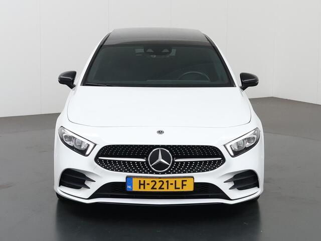 Mercedes-Benz A-KLASSE 180 AMG line | Night | Panorama-schuifdak | Apple Carplay | Achteruitrijcamera | Stoelverwarming | Dode hoek |