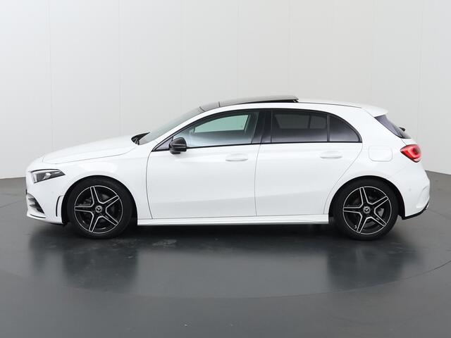 Mercedes-Benz A-KLASSE 180 AMG line | Night | Panorama-schuifdak | Apple Carplay | Achteruitrijcamera | Stoelverwarming | Dode hoek |