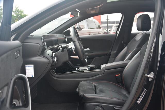 Mercedes-Benz A-KLASSE 180 Business Solution AMG | Widescreen | Panoramadak | Camera | DAB+ | NL auto!! |