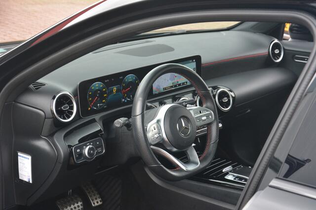 Mercedes-Benz A-KLASSE 180 Business Solution AMG | Widescreen | Panoramadak | Camera | DAB+ | NL auto!! |