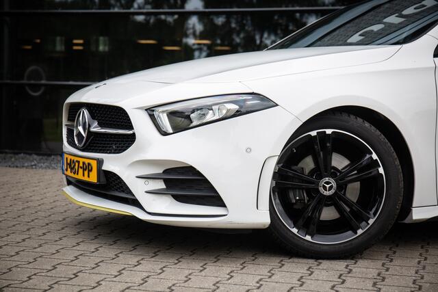 Mercedes-Benz A-KLASSE 200 Business Solution AMG Upgrade , Pano dak, Adap. cruise, Sfeerverlichting,