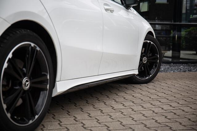 Mercedes-Benz A-KLASSE 200 Business Solution AMG Upgrade , Pano dak, Adap. cruise, Sfeerverlichting,