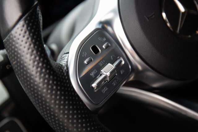 Mercedes-Benz A-KLASSE 200 Business Solution AMG Upgrade , Pano dak, Adap. cruise, Sfeerverlichting,