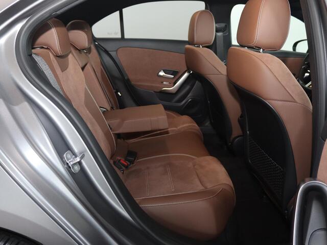 Mercedes-Benz A-KLASSE Limousine 250 e Star Edition Luxury Line LIMITED | Night | Distronic | Dodehoekassistent |