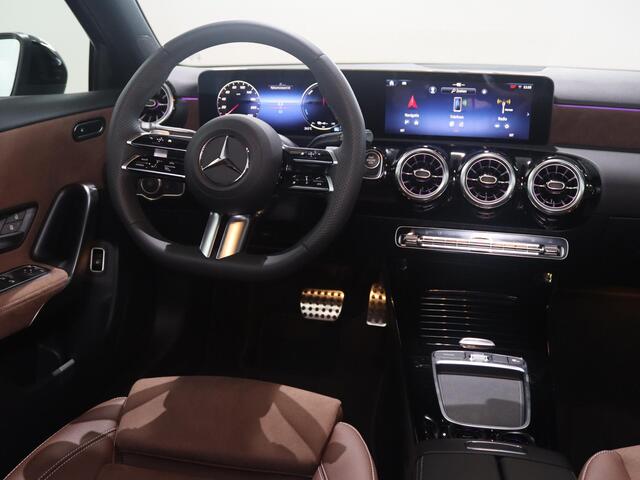 Mercedes-Benz A-KLASSE Limousine 250 e Star Edition Luxury Line LIMITED | Night | Distronic | Dodehoekassistent |