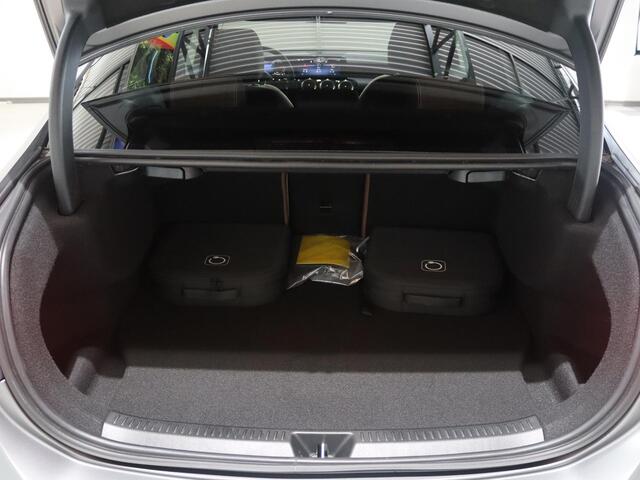 Mercedes-Benz A-KLASSE Limousine 250 e Star Edition Luxury Line LIMITED | Night | Distronic | Dodehoekassistent |
