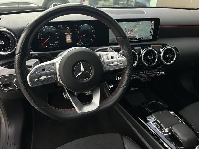 Mercedes-Benz A-KLASSE 180 Business Solution AMG | Panoramadak | Trekhaak | Night pakket