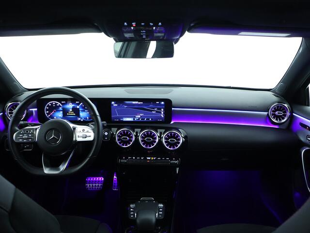 Mercedes-Benz A-KLASSE 180 Business Solution AMG | Panoramadak | Sfeerverlichting | Elektrische Stoelen | Cruise Control | Inclusief 24 maanden MB Certified garantie voor Europa.