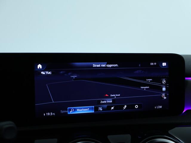 Mercedes-Benz A-KLASSE 180 Business Solution AMG | Panoramadak | Sfeerverlichting | Elektrische Stoelen | Cruise Control | Inclusief 24 maanden MB Certified garantie voor Europa.