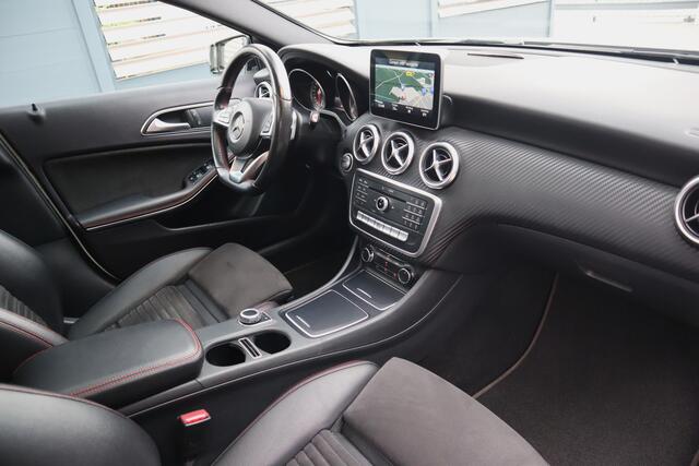 Mercedes-Benz A-KLASSE 220 4MATIC AMG Automaat Panoramadak Leder Navigatie Xenon Etc. Etc.