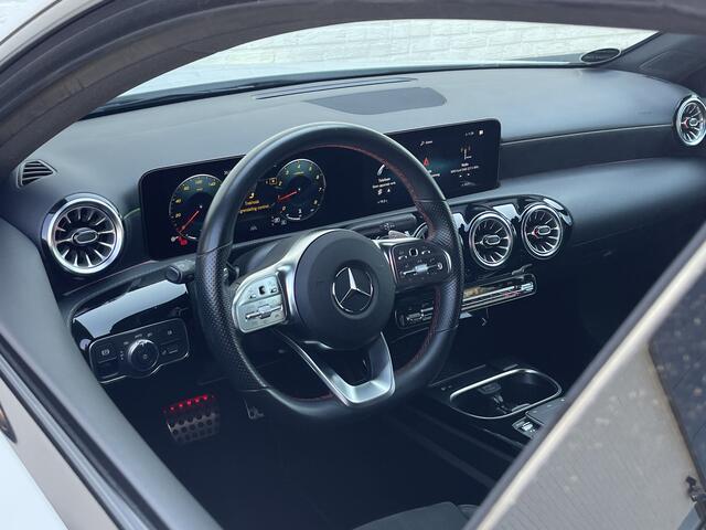 Mercedes-Benz A-KLASSE 200 Business Solution AMG | Pano | Trekhaak | ACC | 360* Camera | LED | DAB+ | 18 inch