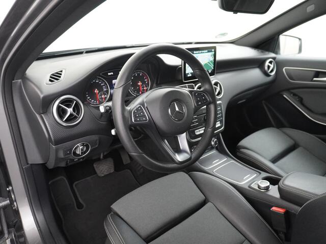 Mercedes-Benz A-KLASSE 180 AUT-7 T-123pk Navi Xenon Sportstoelen+1/2 Leer Hi-Perf-LED Zwarte-Hemel 18''LM Afn.Trekhaak Speedtronic PDC-v+a Flippers Navi 1/2Leer CruiseControl Pdc Ecc Start/Stop Usb Bluetooth Tel. Edition Ambition Zitcomfortpakket Origineel NLse auto EURO6