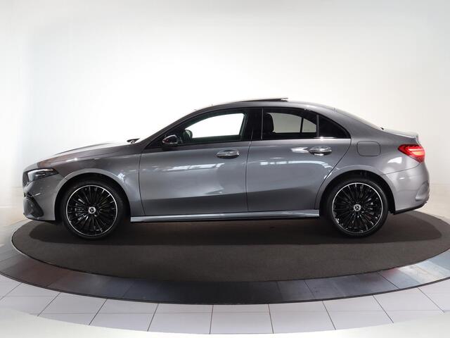 Mercedes-Benz A-KLASSE 250 e AMG Line | Nightpakket | Panoramadak | LED | Sfeerverlichting | 19-Inch | MBUX