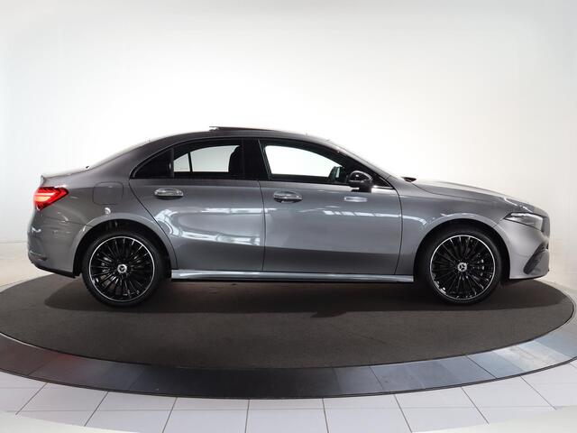 Mercedes-Benz A-KLASSE 250 e AMG Line | Nightpakket | Panoramadak | LED | Sfeerverlichting | 19-Inch | MBUX