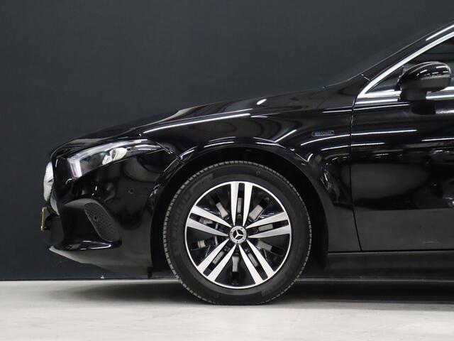 Mercedes-Benz A-KLASSE 250 e Luxury Limited Sport [SFEERVERLICHTING, CAMERA, VOL LEDER, STOELVERWARMING, PDC V+A, BLUETOOTH, CRUISE, CLIMATE, NIEUWSTAAT]